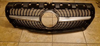 calandra  Mercedes CLA (C117) – Pari al nuovo
