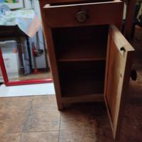 Comodino in legno di faggio