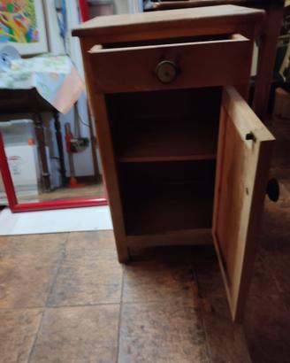 Comodino in legno di faggio