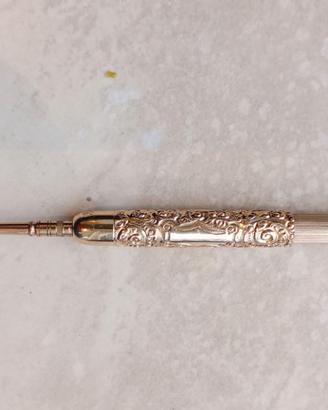 Antico ciondolo con matita retrattile in oro