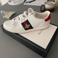 Sneakers Gucci Ace con ape ricamata – Originali