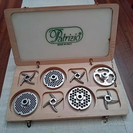 4 Coppie tritacarne inox mod. 22  in cassetta