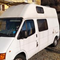 Camper furgonato