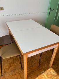 Tavolo apribile e sedie