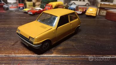 Renault R5 scala 1.24  Martoys 