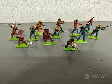 Lotto 12 soldatini Britains 1971 indiani e cowboy