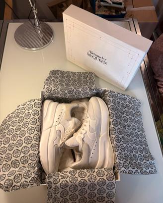 Alexander McQueen runner oversize