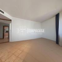 RIF. 031 - RECENTE TRILOCALE CON BOX IN CENTRO
