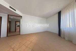 RIF. 031 - RECENTE TRILOCALE CON BOX IN CENTRO