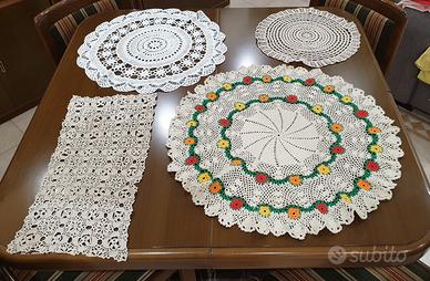 Centrini ricamati a mano varie misure 