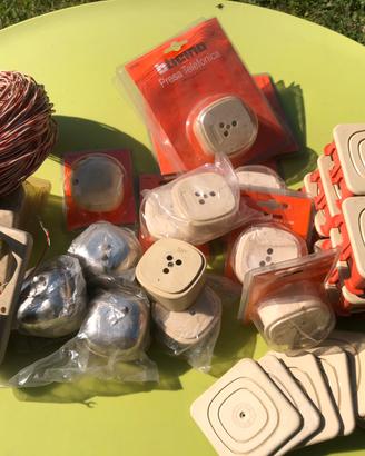 Prese, scatole, cicalini nuovi per telefono fisso