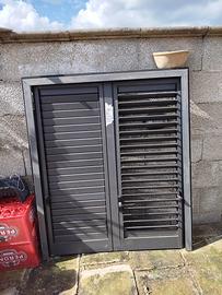 Persiana grigia orientabile 140 cm x 118.5 cm