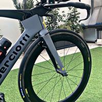 Bici da cronometro in carbonio