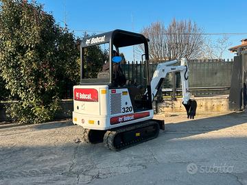 E215 Mini escavatore 16 q Bobcat 320