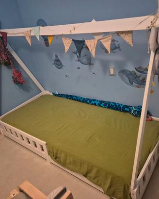 Letto a capanna per bambini con materasso