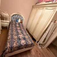 Camera completa di comodino, letto ed armadio