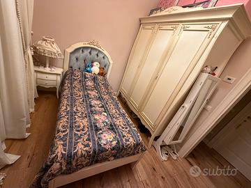 Camera completa di comodino, letto ed armadio