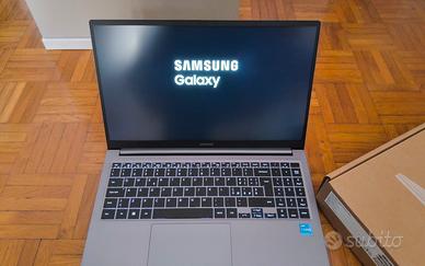 Laptop SAMSUNG Galaxy Book4 i3