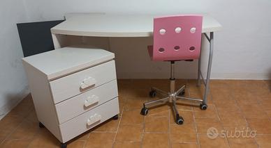 Scrivania + cassettiera +sedia 
