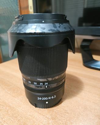 Nikon 24-200 z