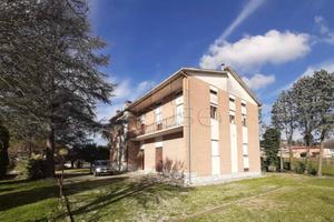 Rustico / Casale di 250 m² con 4 locali e box auto