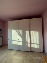 Armadio bianco usato