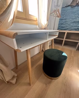 Scrivania in legno massello