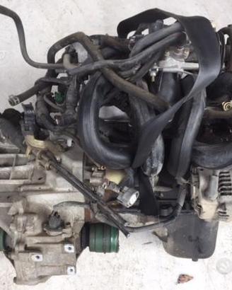 Motore e cambio Toyota Yaris 02 1000cc B. 1SZFE