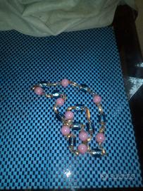 Collana     pietra rosa e  vetro murano blu