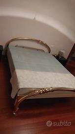 letto in ottone dorato: nodo d'amore.