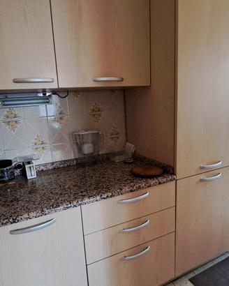 CUCINA COMPLETA CON PIANO IN GRANITO