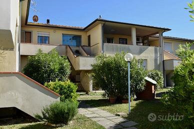 Quattro vani con garage, vicinanza zona Conchiglia