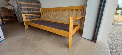 Divano in legno