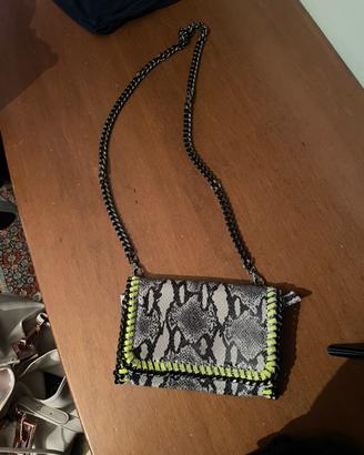 Pochette con tracolla