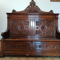Panca antica intagliata in legno massello