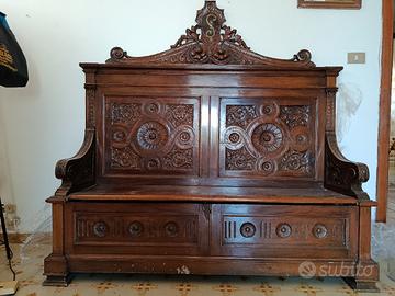 Panca antica intagliata in legno massello