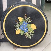 Tavoli in pietra lavica decorati a mano 