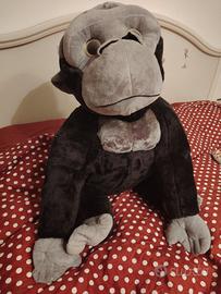 Gorilla di peluche 