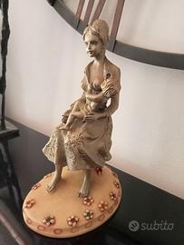Scultura in peltro, cesellata e decorata a mano