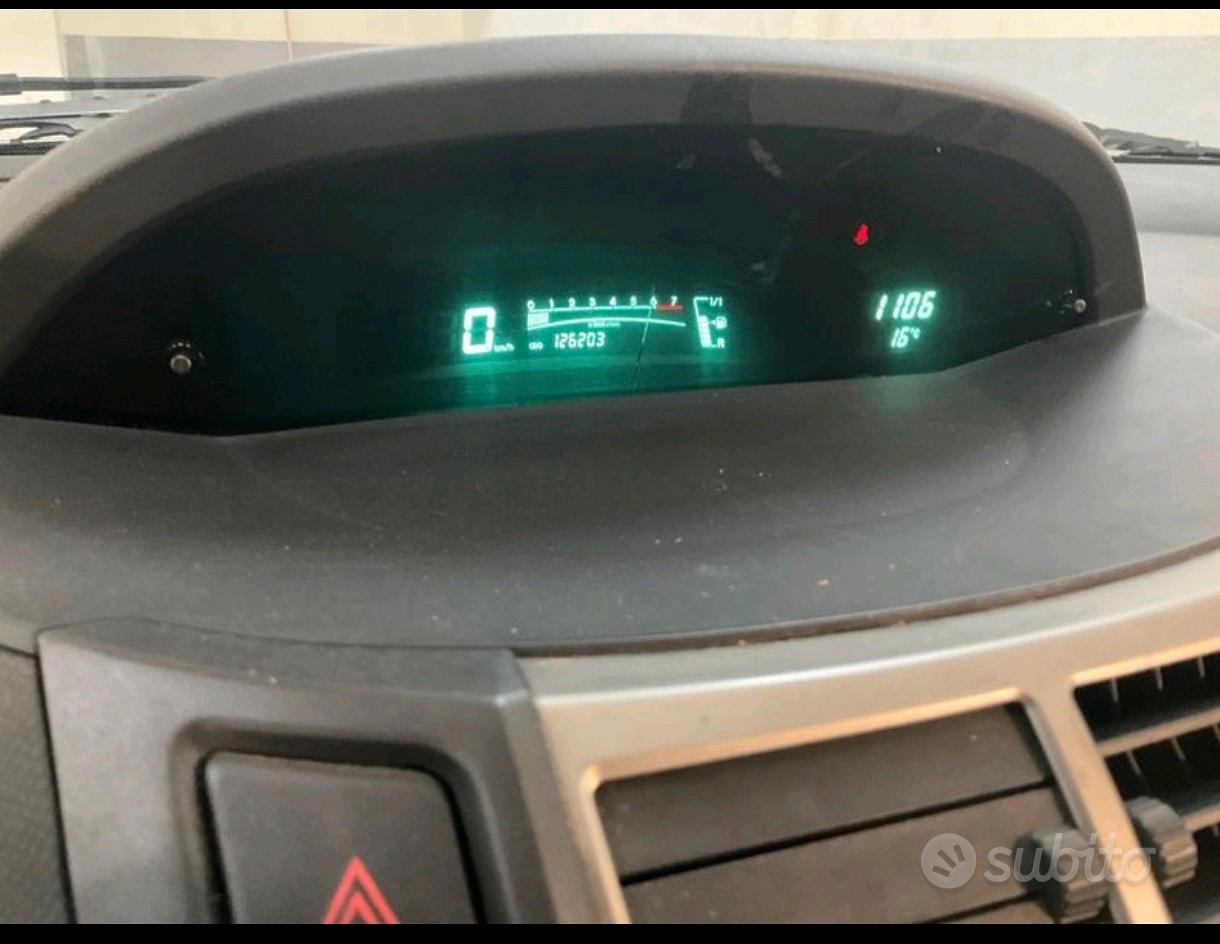 Toyota Yaris 2009 photo 3