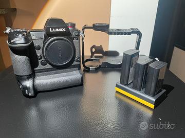 Panasonic Lumix s1 + Cage + Battery Grip
