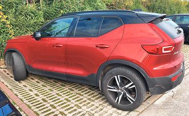 VOLVO XC40 R-design