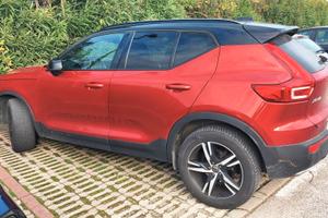 VOLVO XC40 R-design