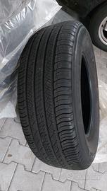 4x +1 pneumatici Michelin Latitude Tour HP 255/7