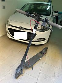 Monopattino navee v40, con alimentatore originale