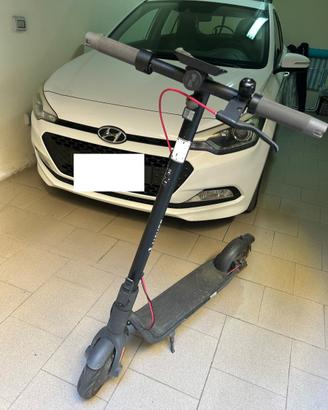 Monopattino navee v40, con alimentatore originale
