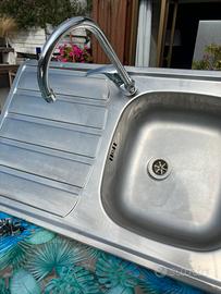 Lavandino in acciaio