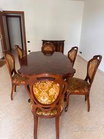 Elegante sala da pranzo classica in legno massello