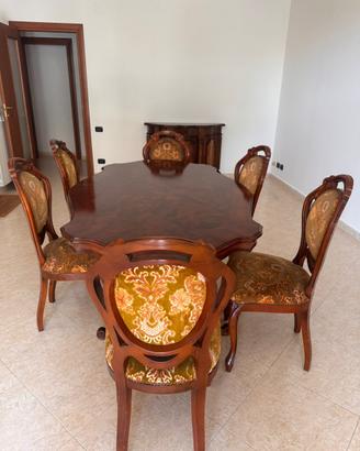 Elegante sala da pranzo classica in legno massello