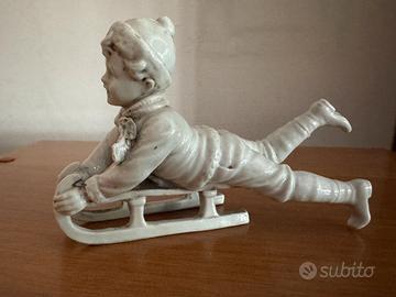 Statuina Capodimonte Vintage - Bambino su Slitta